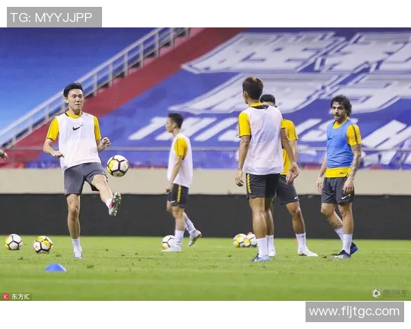 足球明星颠球投篮挑战赛展现技巧与激情的完美结合