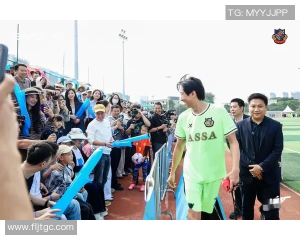 在香港街头邂逅足球明星的奇妙瞬间与精彩瞬间分享